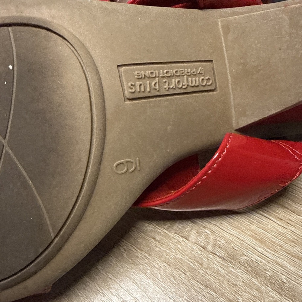 comfort plus by Predictions Red Patent Slingback Sandals with Gold Chain - Picture 5 of 7